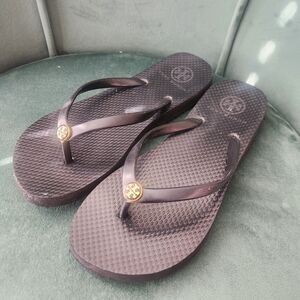 TORY BURCH MONOGRAM FLIP FLOPS (SIZE 8.5/9) rubber thong sandals Black